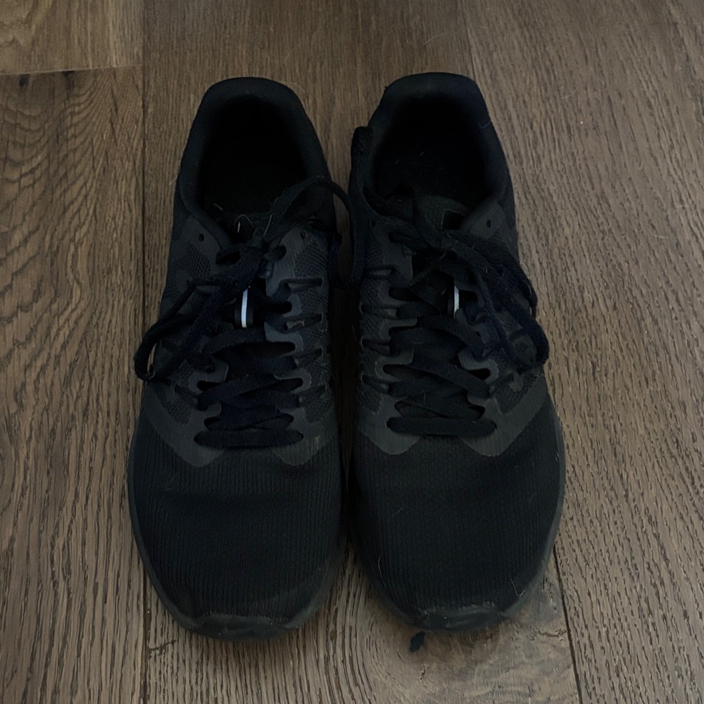 NIKE 8.5 WOMENS BLACK SNEAKER GREAT CONDITION BUNDLE2SAVE